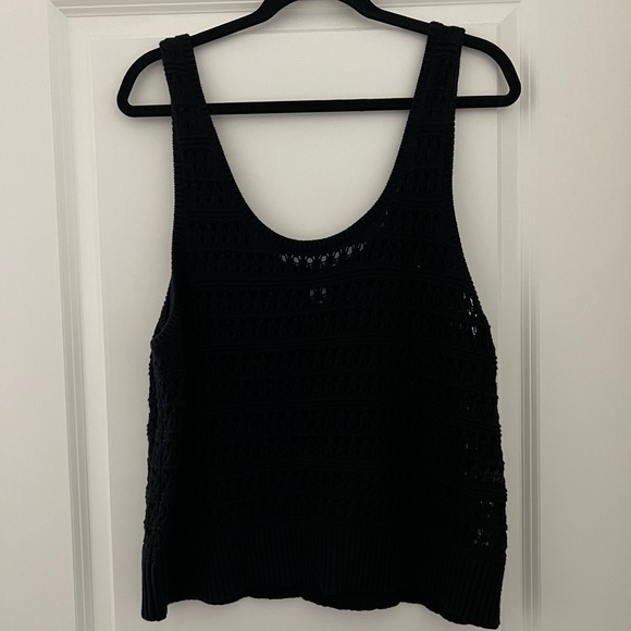 Old navy black crochet tank top - Picture 1 of 2